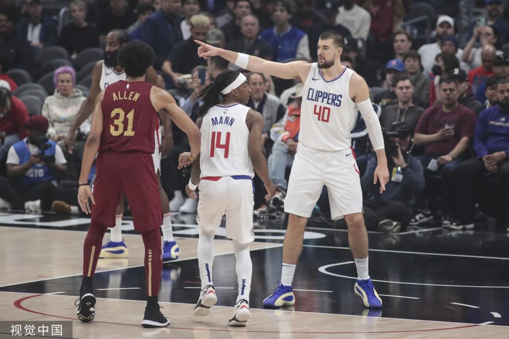 这位年轻的 这位年轻的